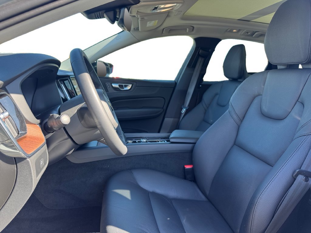 Certified 2024 Volvo XC60 B5 Plus AWD/4WD image 13
