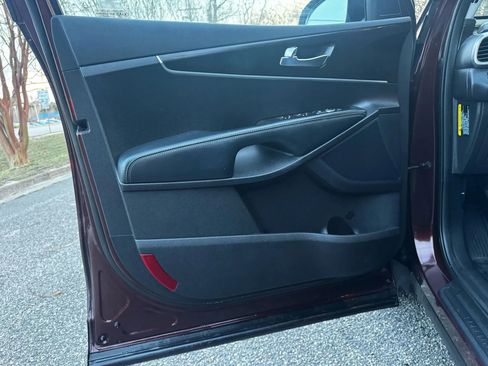 Used 2016 Kia Sorento LX w/ LX Convenience Package image 12