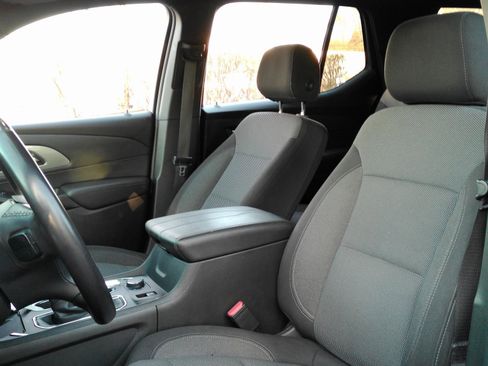 Certified 2022 Chevrolet Traverse LT w/ LPO, Floor Liner Package image 9