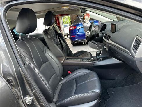 Used 2018 MAZDA MAZDA3 Touring FWD image 17