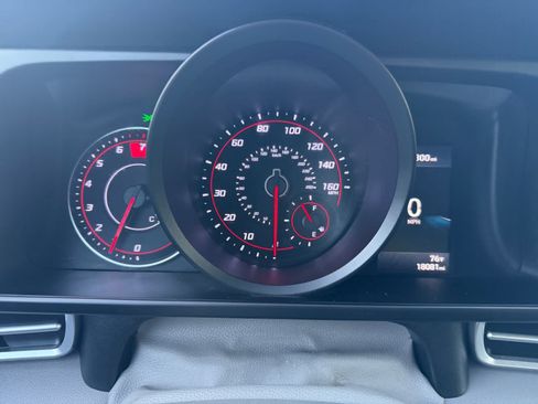 Used 2023 Hyundai Elantra SEL w/ Cargo Package FWD image 9