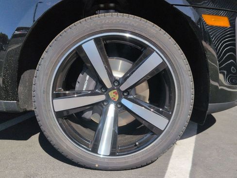 New 2026 Porsche Macan image 13