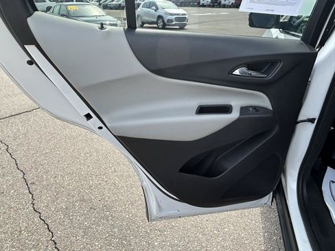Used 2018 Chevrolet Equinox LT FWD image 13