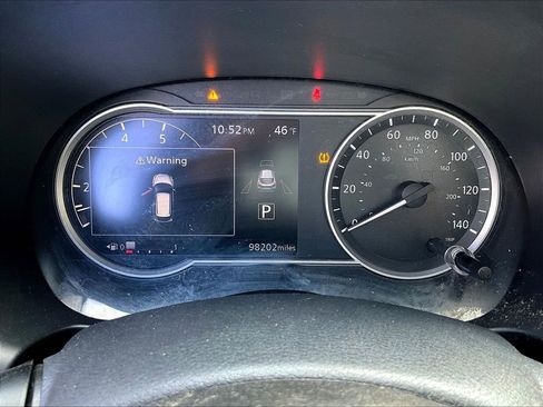 Used 2018 Nissan Kicks SV image 18