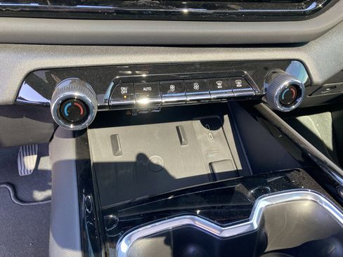 New 2025 Chevrolet Silverado EV RST image 30