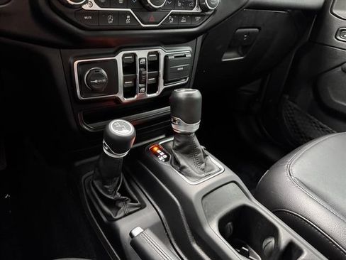 Used 2021 Jeep Wrangler Unlimited Sahara AWD/4WD image 19