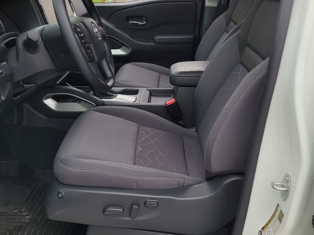 Used 2025 Nissan Frontier SV AWD/4WD image 9