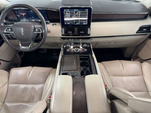 Used 2018 Lincoln Navigator Select w/ Technology Package image 16
