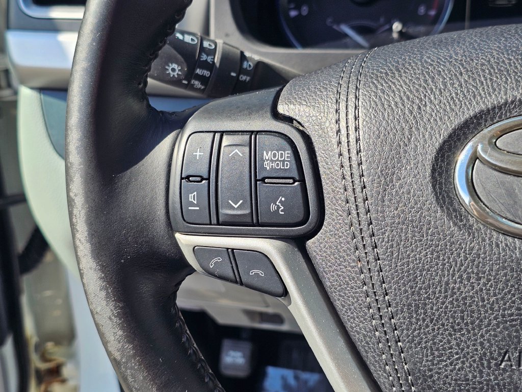 Used 2018 Toyota Highlander XLE AWD/4WD image 31