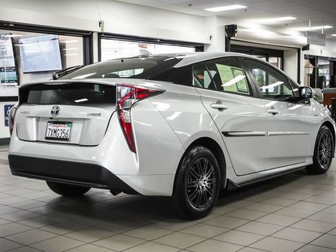 Used 2016 Toyota Prius Four w/ Advanced Technology Package image 6
