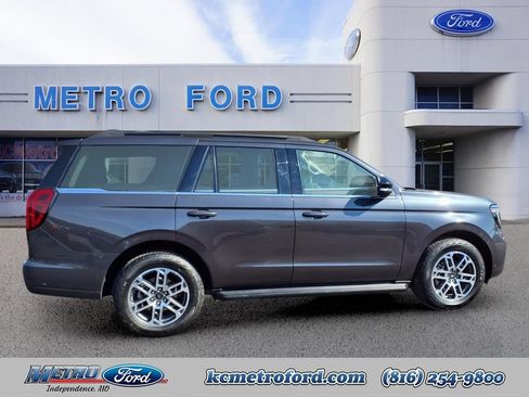 Certified 2025 Ford Expedition Active AWD/4WD image 2