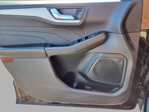 Used 2021 Ford Escape SE image 18