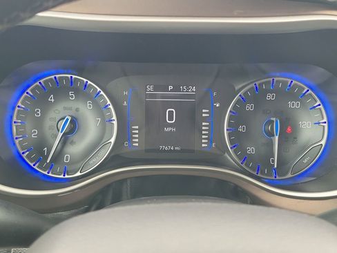 Certified 2023 Chrysler Voyager LX FWD image 7