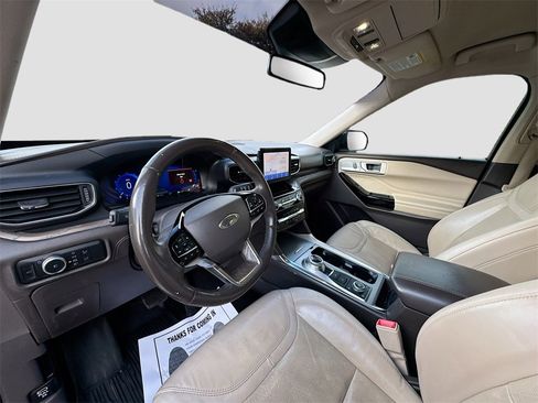 Used 2022 Ford Explorer Platinum w/ Equipment Group 601A image 9