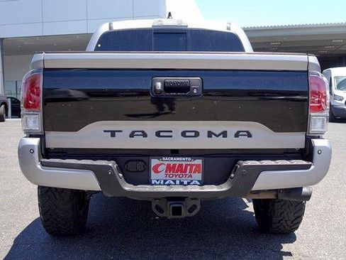 Used 2021 Toyota Tacoma TRD Sport w/ TRD Premium Sport Package AWD/4WD image 8