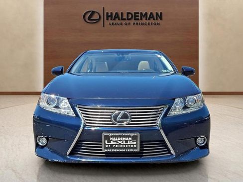 Used 2014 Lexus ES 350 w/ Luxury Package FWD image 2
