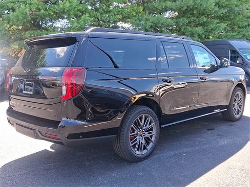 New 2025 Ford Expedition Max Platinum w/ Stealth Performance Package image 3