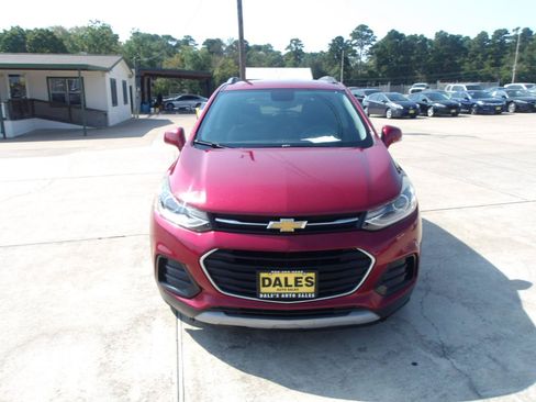 Used 2019 Chevrolet Trax LT w/ LPO, Protection Package FWD image 3