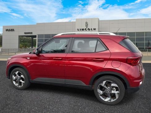 Used 2024 Hyundai Venue SEL image 7