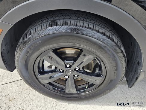 Used 2025 Kia Sorento LX image 10