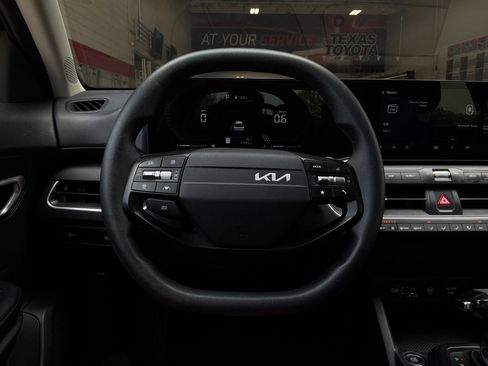 Used 2025 Kia K4 FWD image 33
