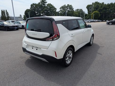 Used 2023 Kia Soul LX w/ LX Technology Package FWD image 6