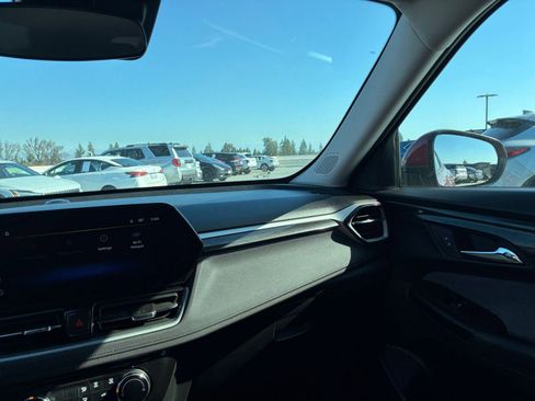 Used 2025 Chevrolet TrailBlazer LT image 33