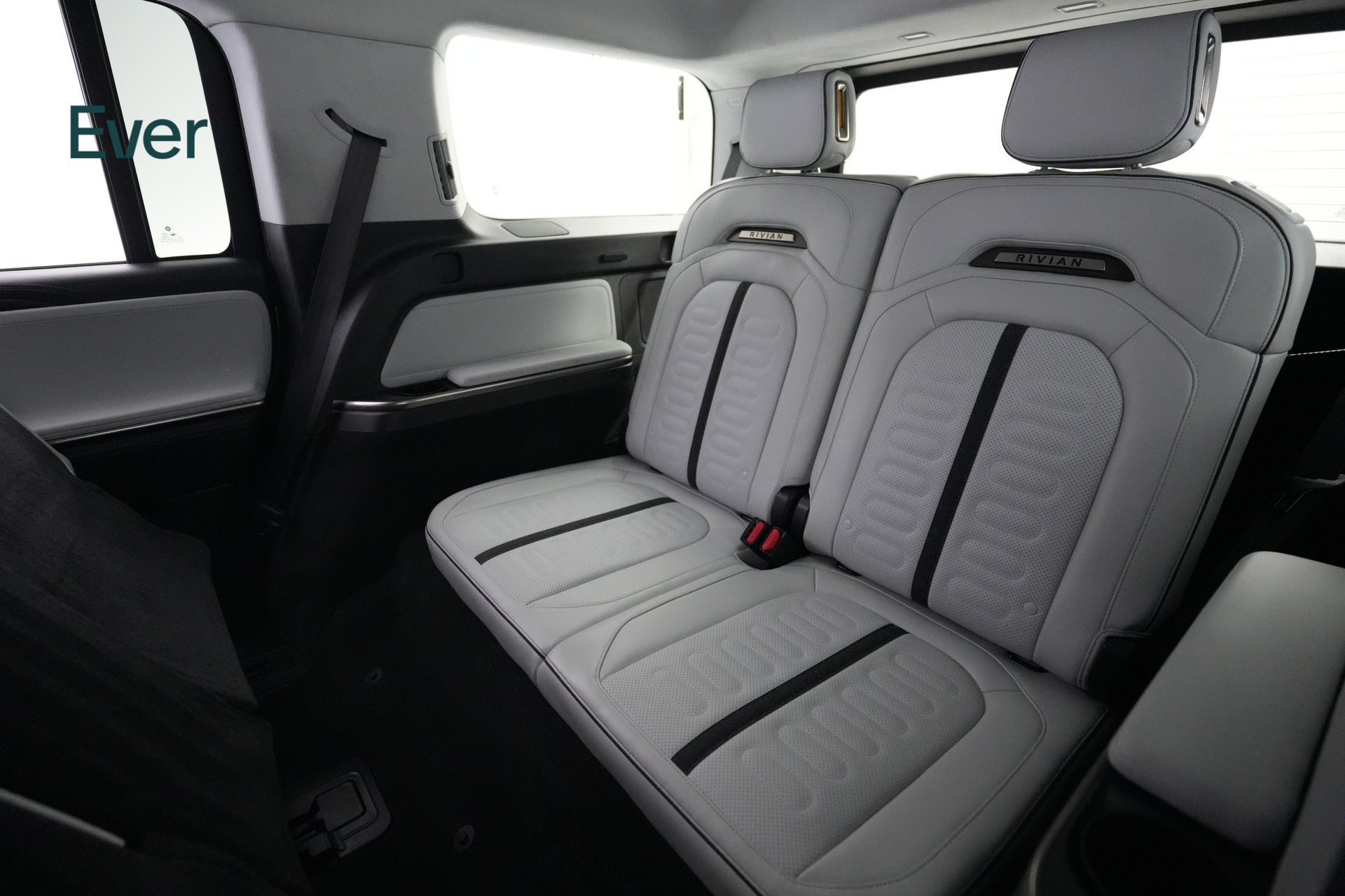 Used 2024 Rivian R1S Adventure Dual AWD/4WD image 25