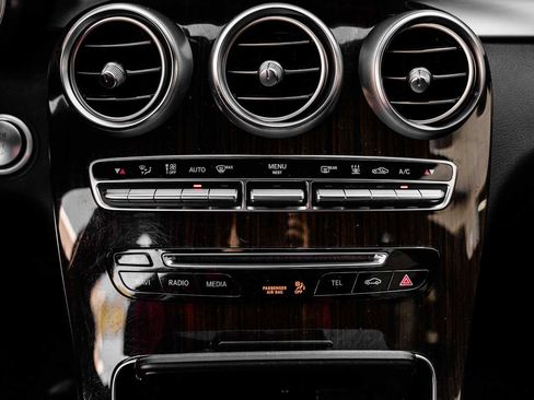 Used 2018 Mercedes-Benz GLC 350e 4MATIC image 24