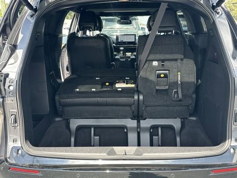 Used 2025 Toyota Sienna Limited FWD image 22