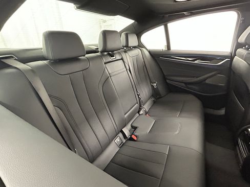 Used 2023 BMW 530e xDrive w/ Premium Package image 40