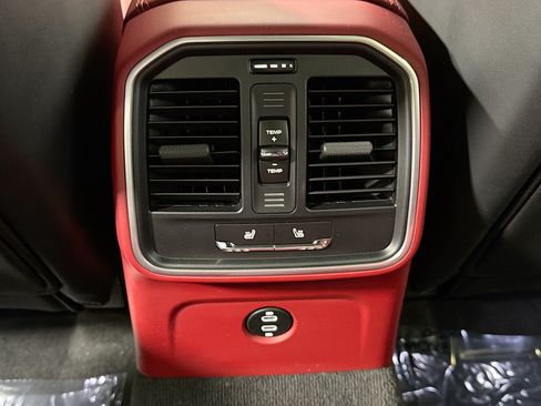 Certified 2026 Porsche Macan S AWD/4WD image 20