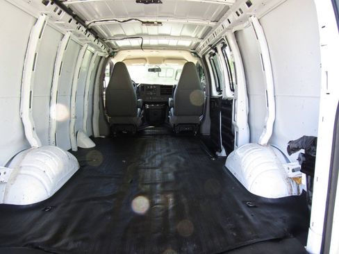 Used 2021 Chevrolet Express 2500 w/ Driver Convenience Package RWD image 18