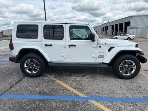Used 2020 Jeep Wrangler Unlimited Sahara w/ Uconnect 4C Nav & Sound Group AWD/4WD image 4