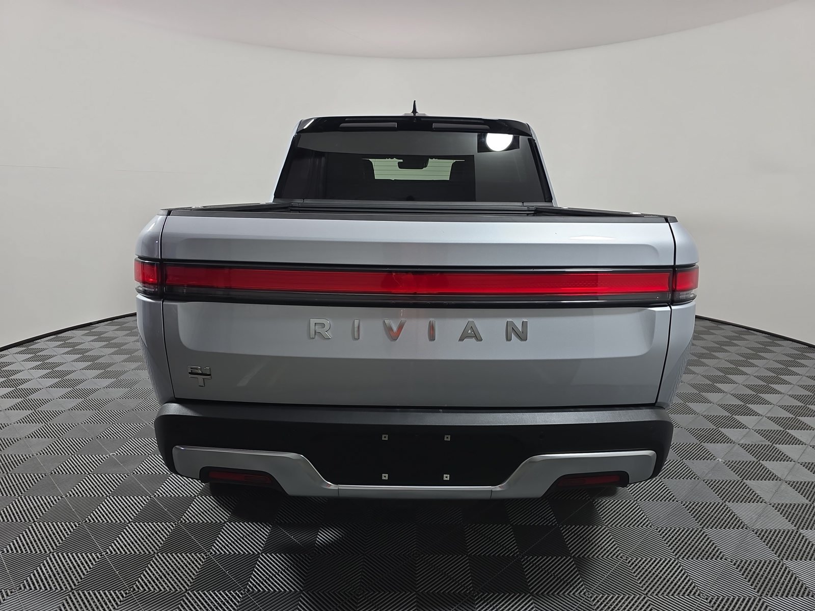 Used 2023 Rivian R1T Adventure Dual AWD/4WD image 4