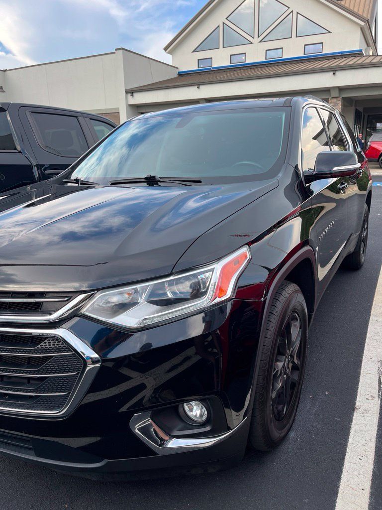 Used 2020 Chevrolet Traverse LT FWD image 2