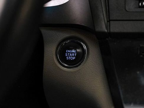 Used 2017 Toyota Sienna XLE Premium image 22