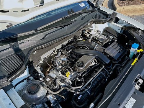 Used 2024 Volkswagen Taos SE image 25