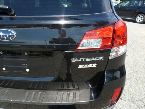 Used 2013 Subaru Outback 2.5i Limited AWD/4WD image 7