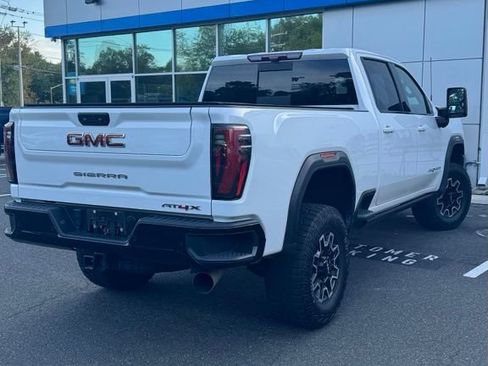 Used 2025 GMC Sierra 2500 AT4X AWD/4WD image 10