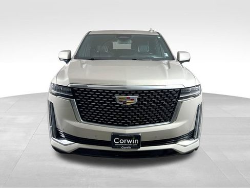 Used 2022 Cadillac Escalade Luxury w/ LPO, Floor Liner Package AWD/4WD image 4