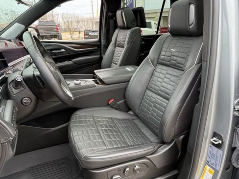 Used 2024 Cadillac Escalade Sport Platinum w/ LPO, ONYX Package AWD/4WD image 23