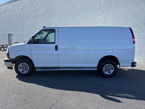 Used 2024 GMC Savana 2500 w/ Driver Convenience Package image 4