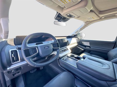 Used 2025 Ford Expedition Active image 10