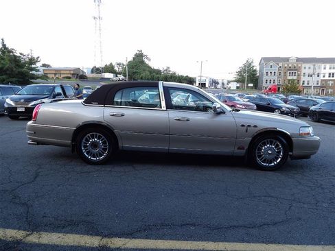 Used 2008 Lincoln Town Car Signature Limited image 8