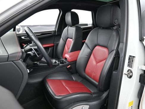 Certified 2023 Porsche Macan Turbo AWD/4WD image 5