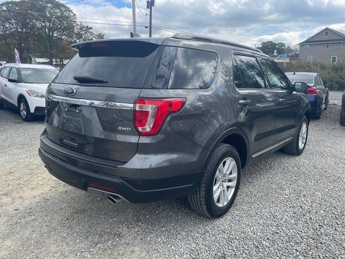 Used 2018 Ford Explorer XLT AWD/4WD image 5