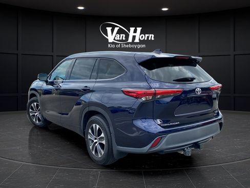 Used 2021 Toyota Highlander XLE FWD image 5
