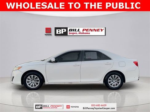 Used 2012 Toyota Camry LE image 2