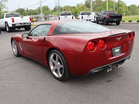 Used 2007 Chevrolet Corvette Coupe w/ Performance Package RWD image 3
